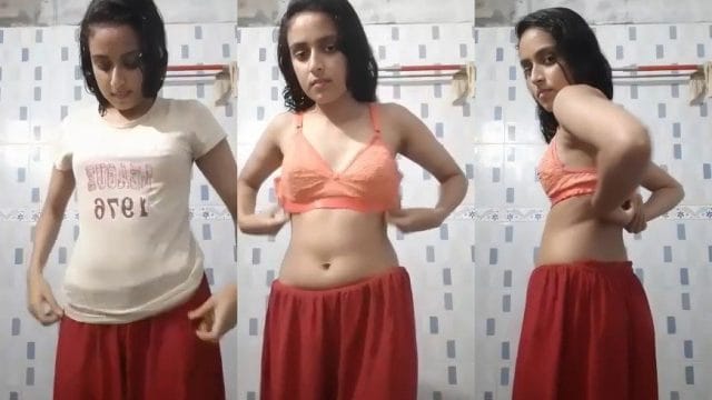 Cute Slim Desi Girl Showing Her Nude Body